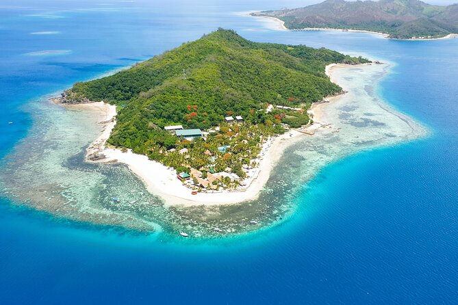 25 minutes Mamanuca Island Tour - Likuliku Lagoon Resort and Fiji’s original bure look from above