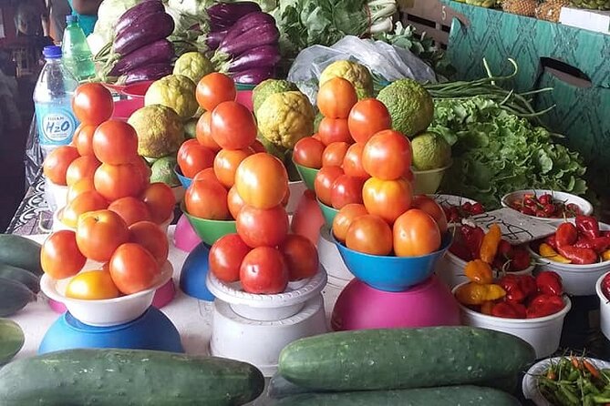 Coral Coast Sightseeing & Pottery Village Tour - Sigatoka Market: shopping time with real local flavor