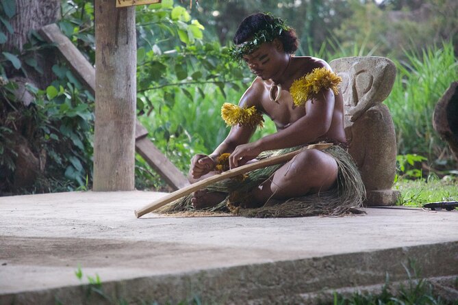 Cultural Night Tour - Meke show and fire dance, including moments to join in