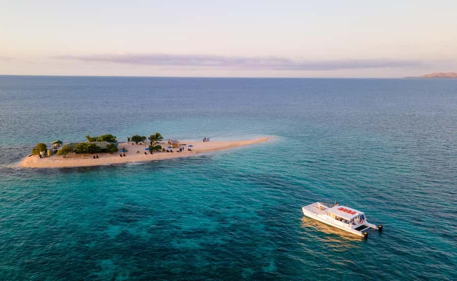 Denarau: Oolala Cruises Day Cruise - Savala Island BBQ Lunch and Unlimited Fiji Drinks