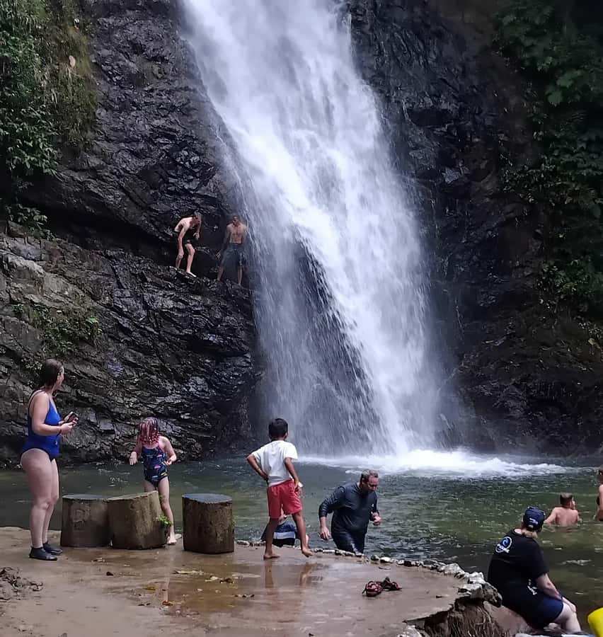 Fiji Biausevu waterfall & Village Tour - Biausevu waterfall: the 20-meter payoff on the Coral Coast