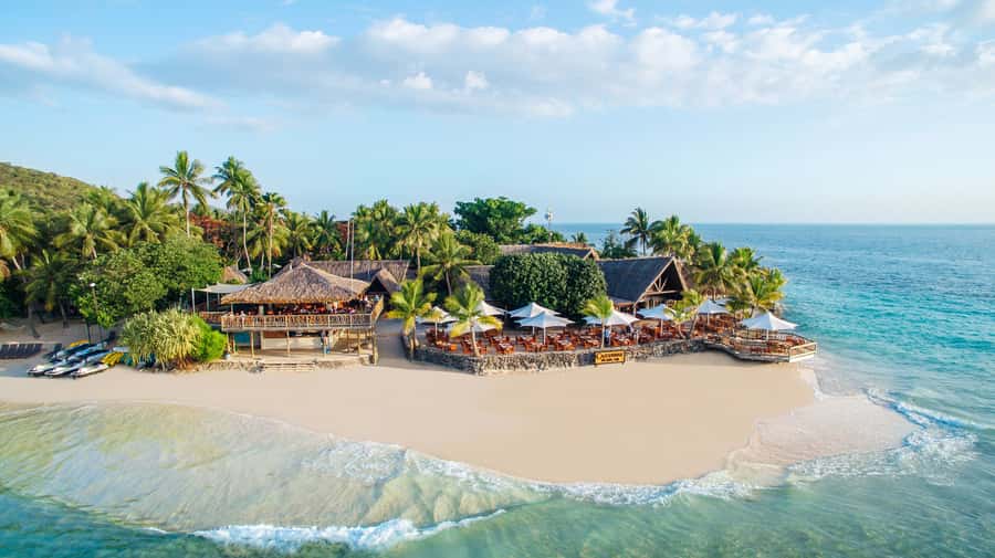 Fiji: Castaway Island Resort Day Cruise with Lunch - Castaway Island in One Day, With a Small-Group Rhythm