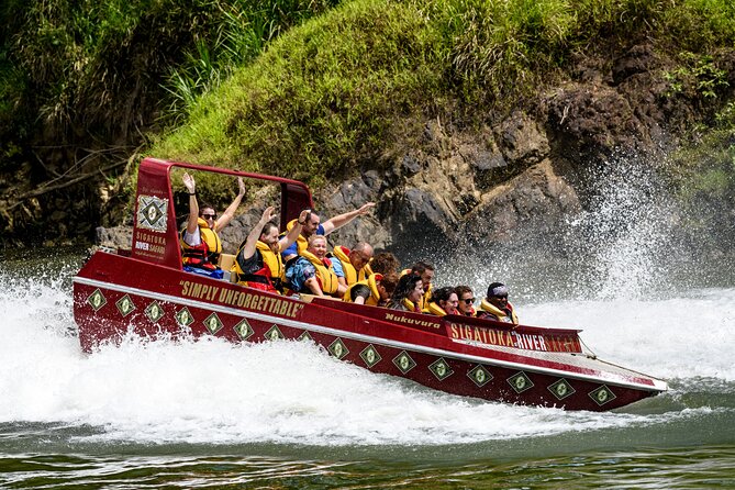 Jet Boat Safari on the Sigatoka River - At the Nakaracia jetty: safety first, then hold on