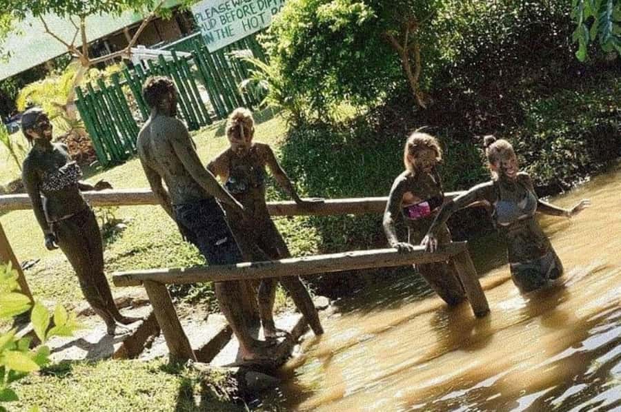 Nadi: Private Tour with Temple, Garden, Markets & Mud Pools - Nadi Produce and Handicraft Markets: shop like you know what you are looking at